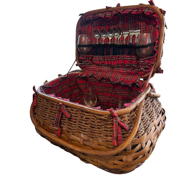 DELUXE PICNIC TIME BASKET 21\